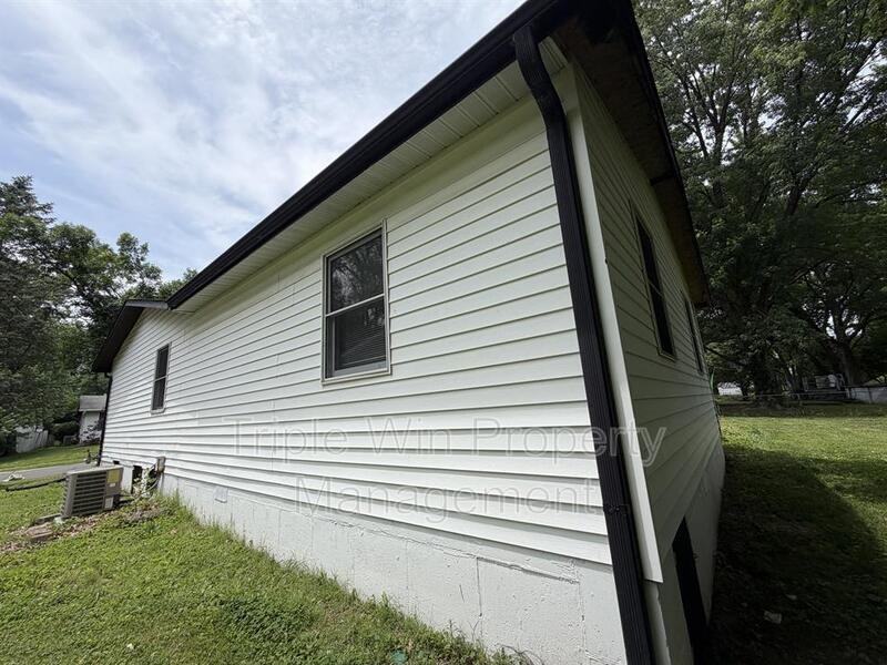 2245 Lindsay Ln - Photo 6 of 45