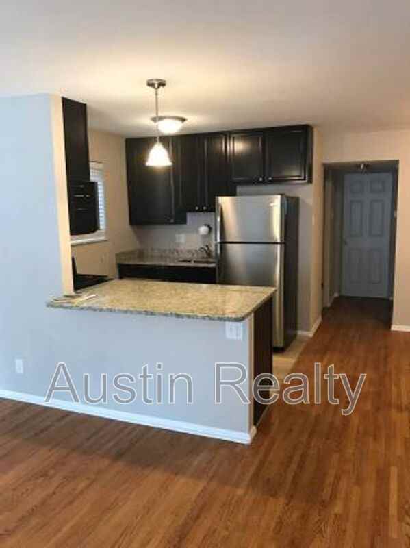 759 Chamberlain Pl #3 - Photo 3 of 6