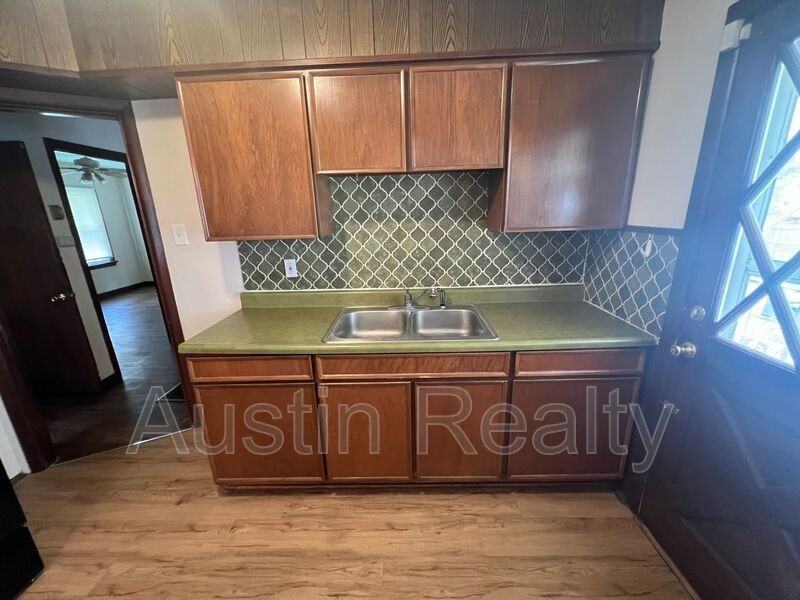 3605 Saint Gregory Ln - Photo 2 of 8