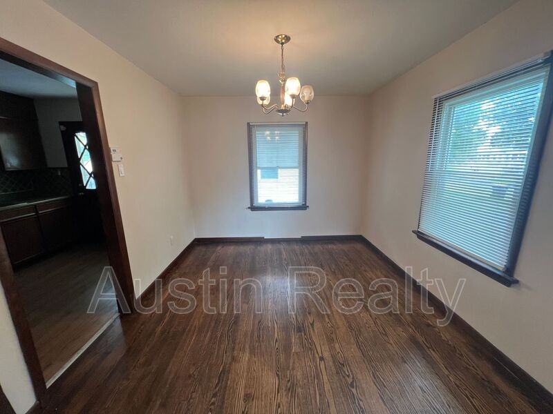 3605 Saint Gregory Ln - Photo 6 of 8