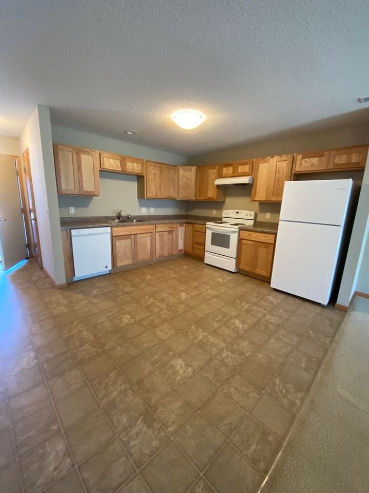 1611 Gunston Dr Apt A - Photo 3 of 11