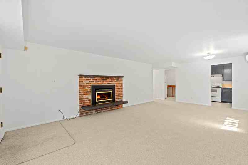 5044 Sand Point Way Ne - Photo 4 of 16