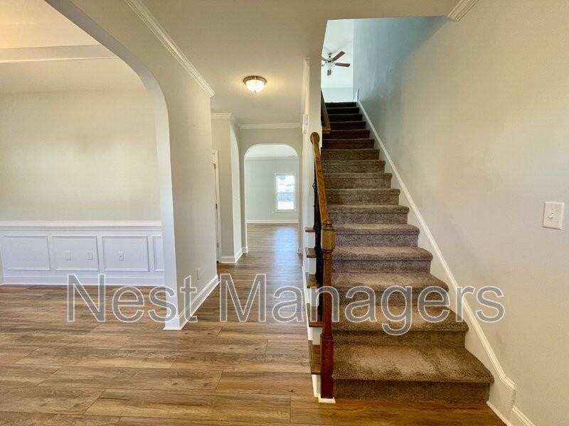 5137 Thruway Rd - Photo 2 of 36