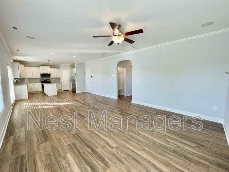 5137 Thruway Rd - Photo 4 of 36