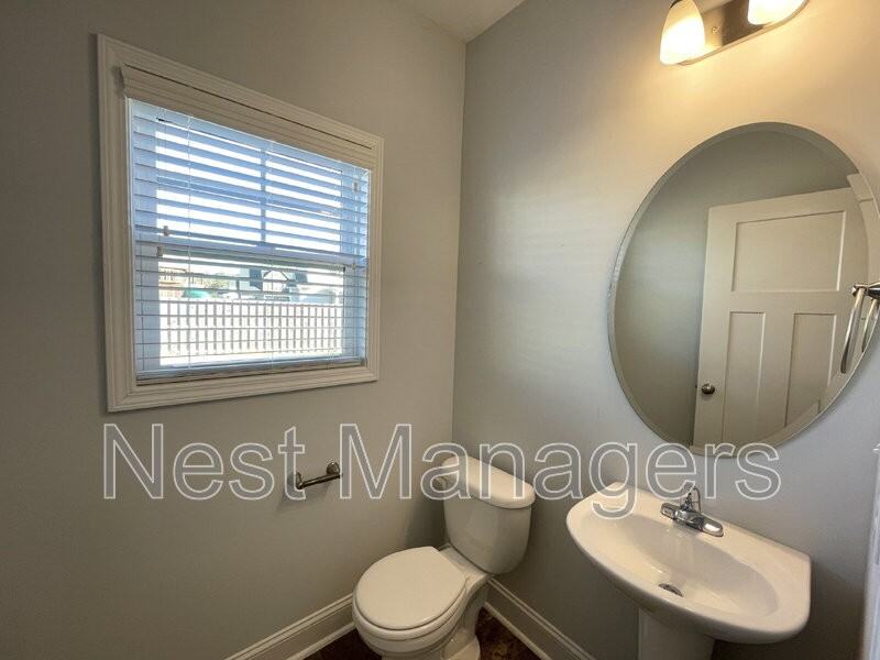 5137 Thruway Rd - Photo 5 of 36