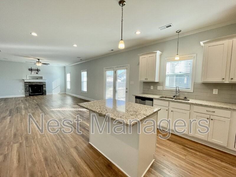 5137 Thruway Rd - Photo 7 of 36