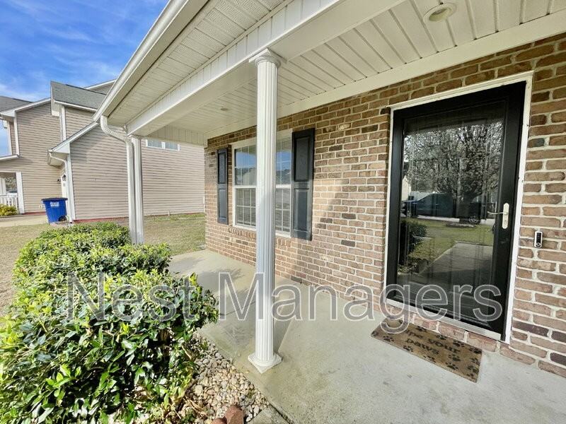 219 Bennington Dr - Photo 4 of 26