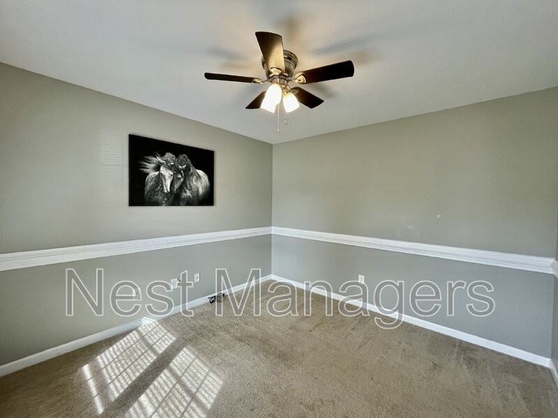 219 Bennington Dr - Photo 5 of 26