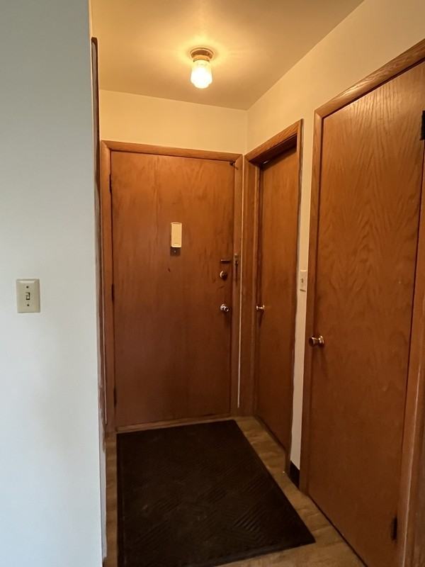 210 N Summit St - Photo 5 of 14