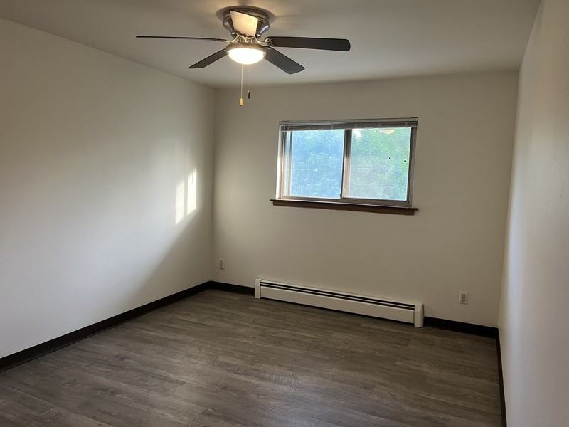 210 N Summit St - Photo 6 of 14