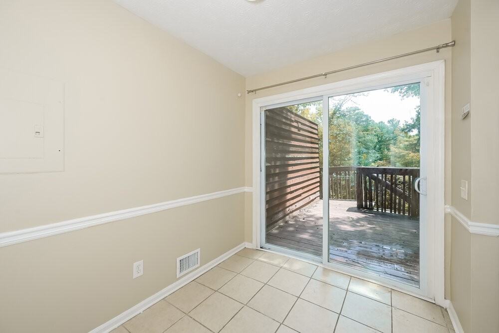 5351 Ridgemere Ct - Photo 6 of 17