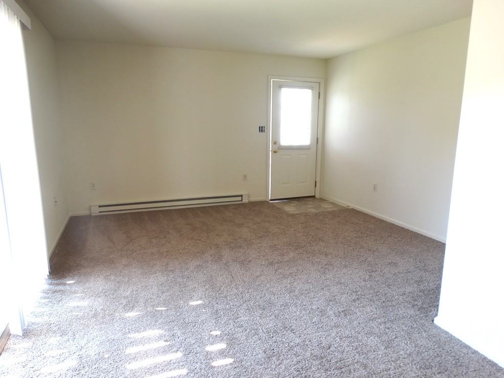 576 E Newport Rd - Photo 2 of 9