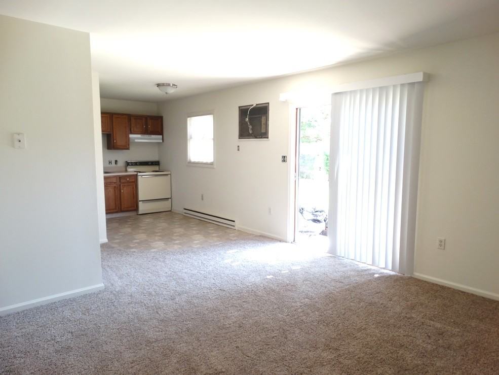 576 E Newport Rd - Photo 3 of 9