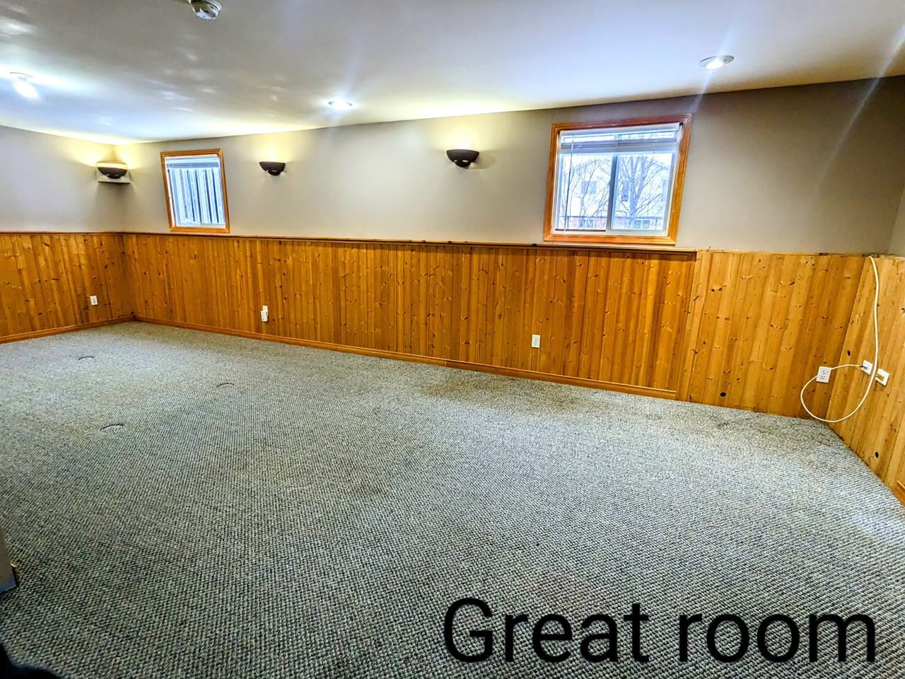 582 Talltree Cres #582 - Photo 5 of 19