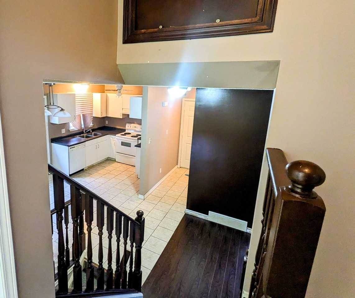 582 Talltree Cres #582 - Photo 4 of 19