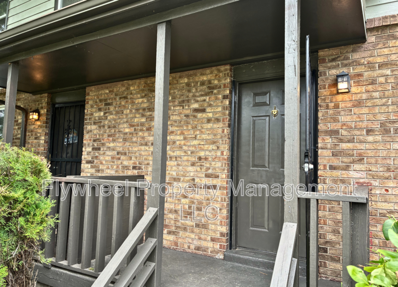 780 Garrison Dr - Photo 3 of 18