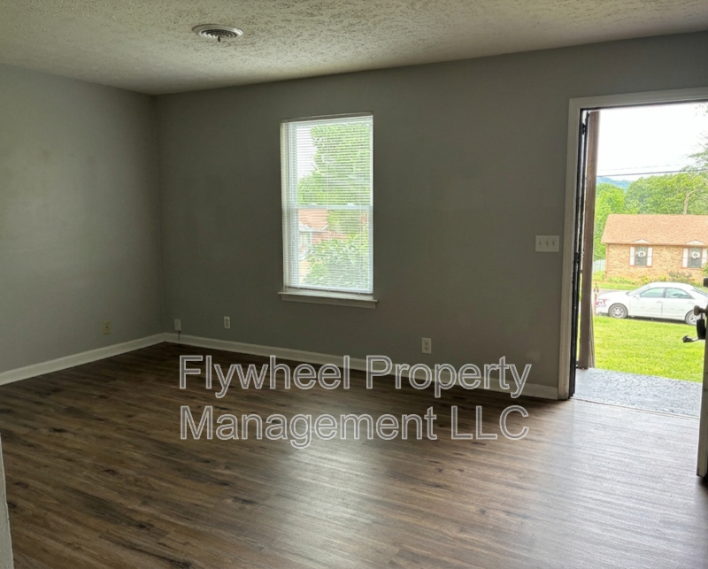 780 Garrison Dr - Photo 4 of 18