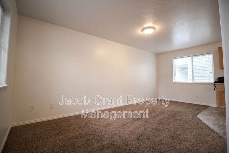 3560 Deloy Dr #3 - Photo 3 of 7