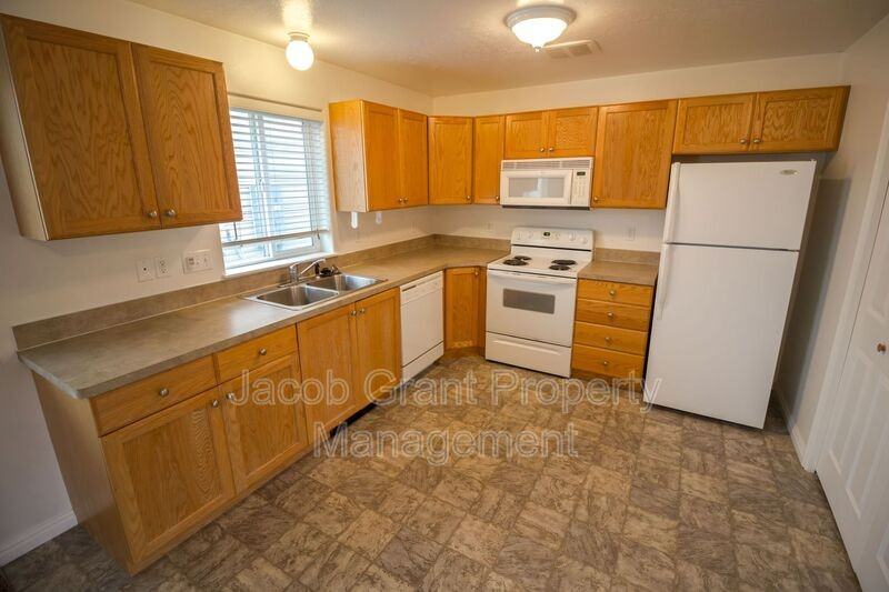 3560 Deloy Dr #3 - Photo 4 of 7