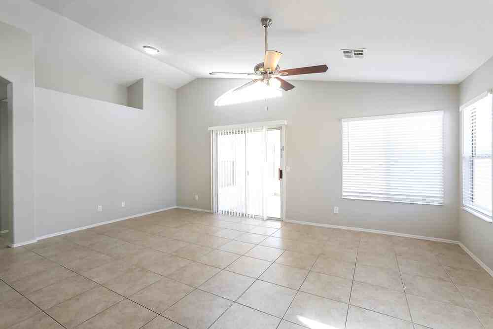 7427 W Tina Ln - Photo 5 of 19