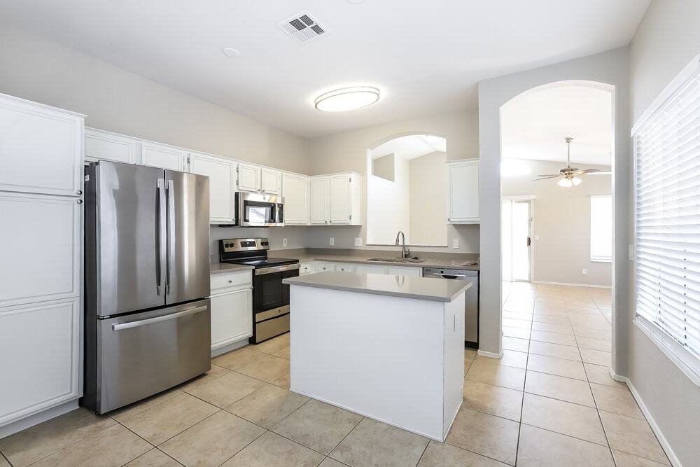7427 W Tina Ln - Photo 7 of 19