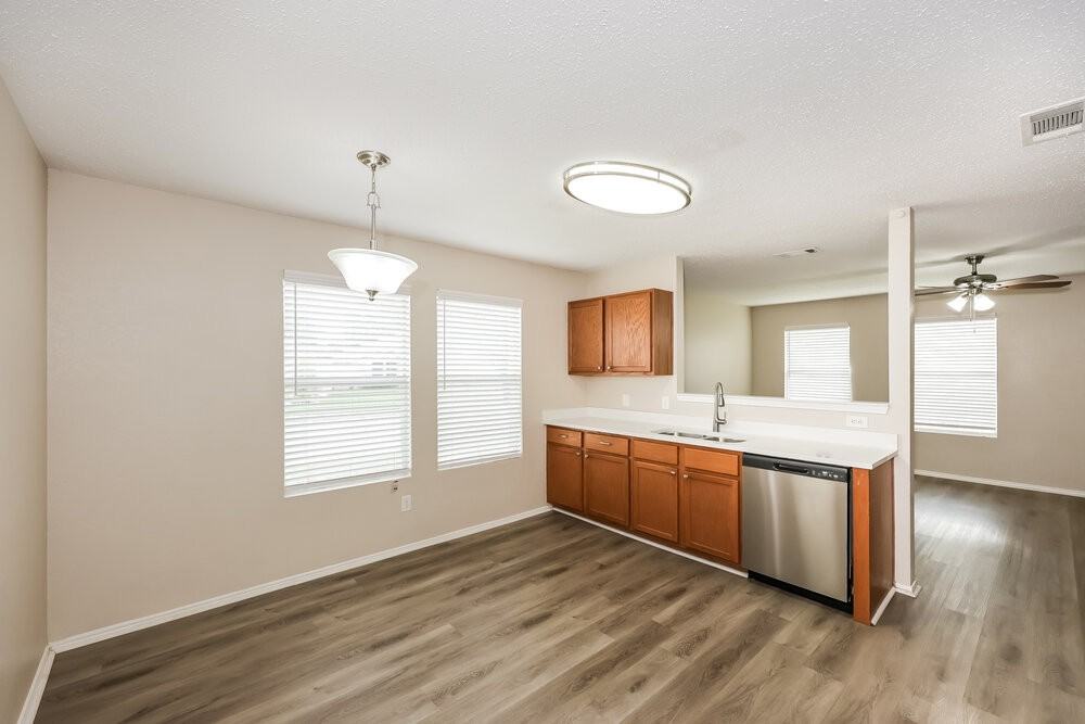 5312 Newcastle Ln - Photo 5 of 16