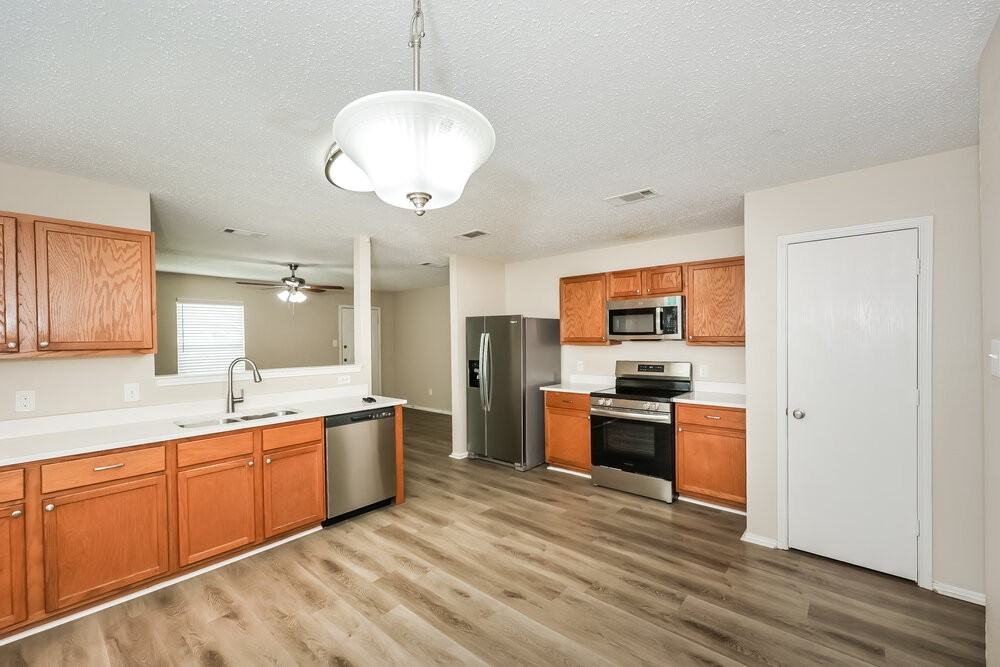 5312 Newcastle Ln - Photo 6 of 16