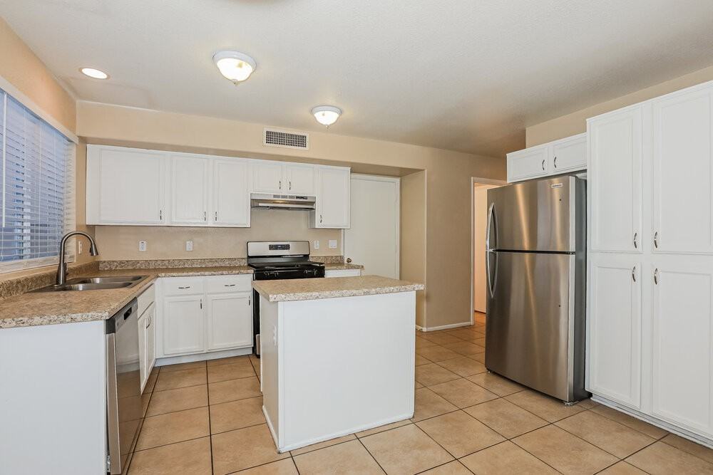 919 W Juanita Ave - Photo 6 of 17