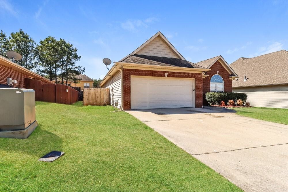 2045 Highview Way - Photo 2 of 25