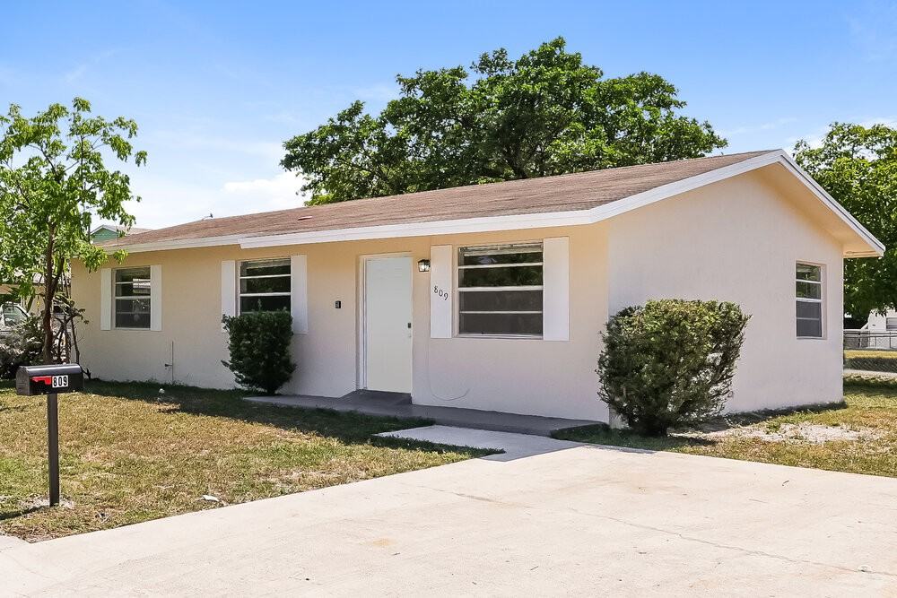 809 Nw 2nd Ave - Photo 3 of 16