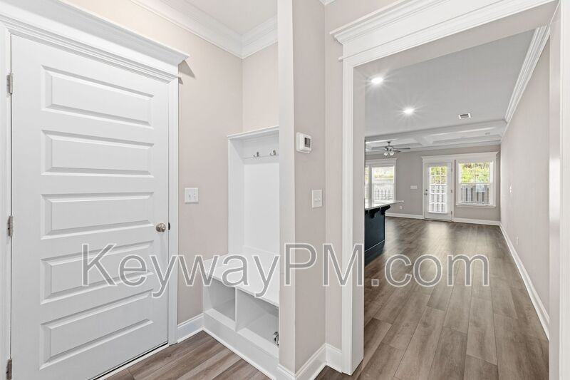 1066 Linsmore Ave - Photo 3 of 20