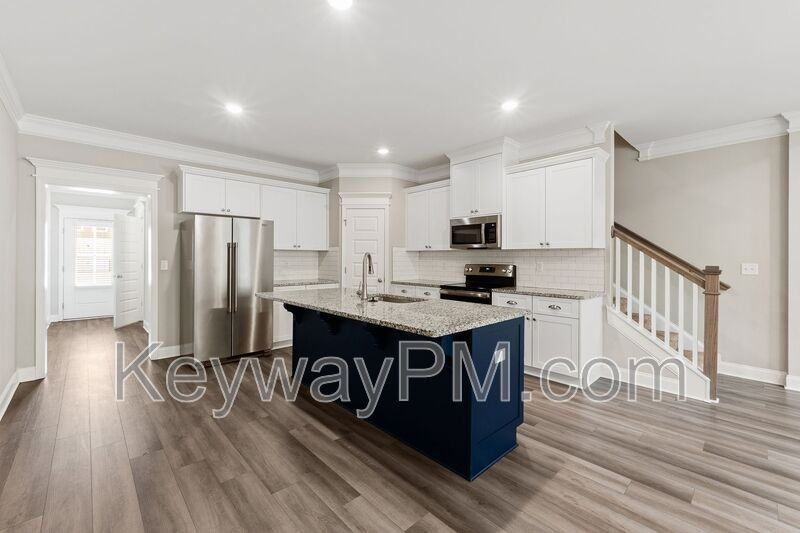 1066 Linsmore Ave - Photo 5 of 20