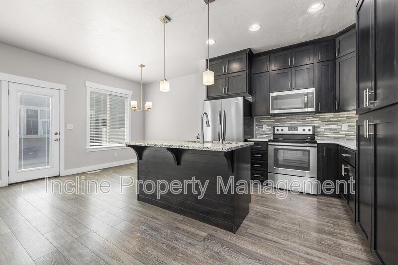626 N Preserve Dr - Photo 3 of 24