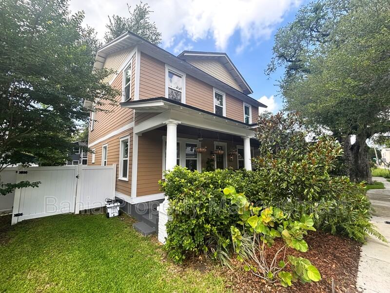 211 E Adalee St - Photo 2 of 24