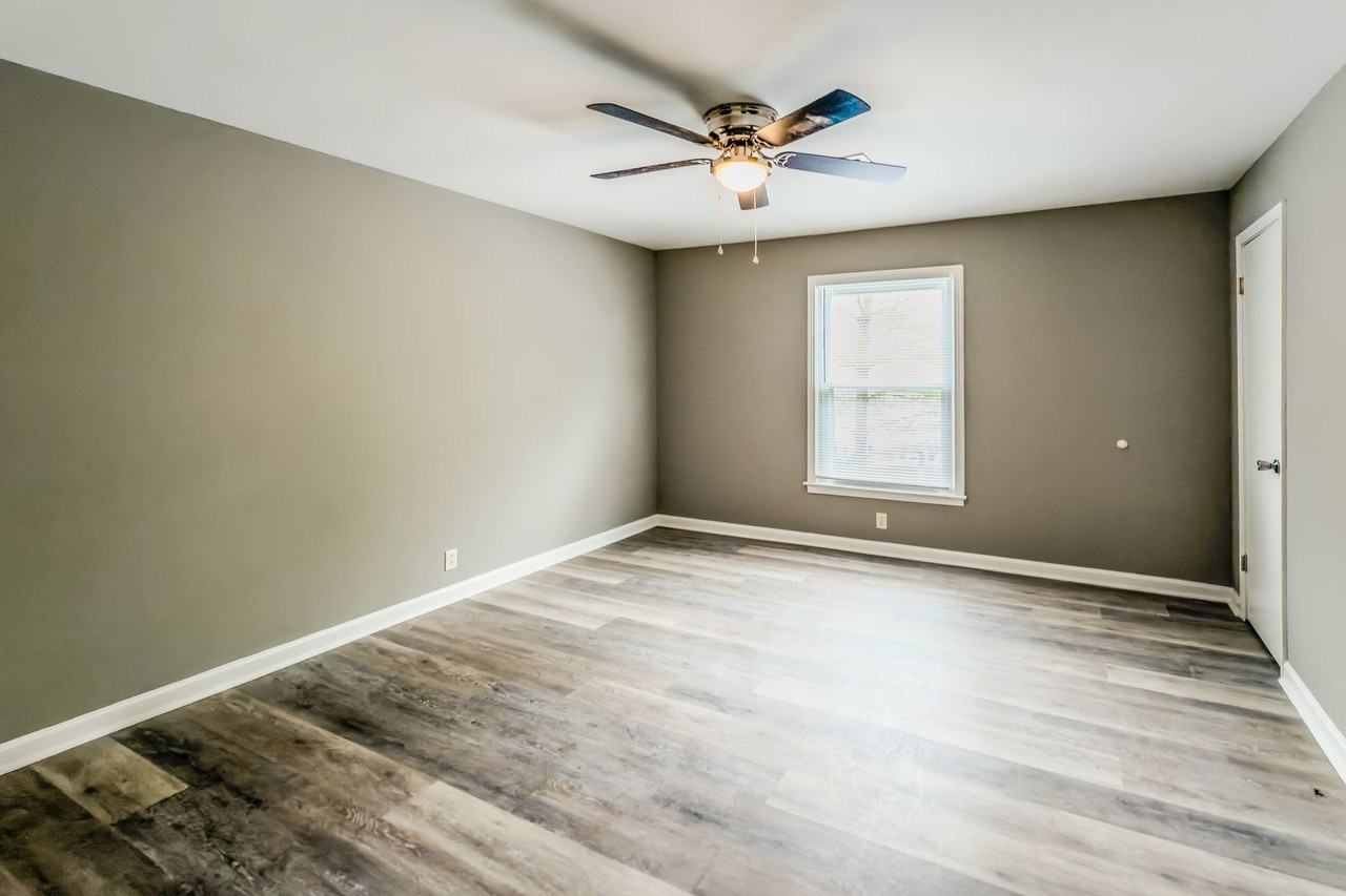 Watson Road Apartments - Photo 6 of 11