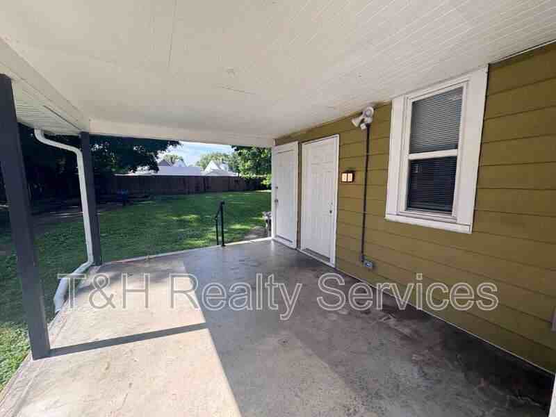 413 W Franklin St #1 - Photo 3 of 22