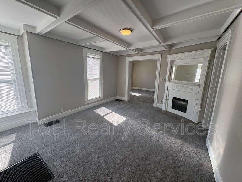 413 W Franklin St #1 - Photo 4 of 22