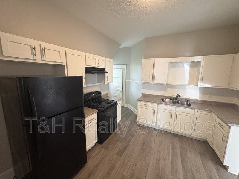 413 W Franklin St #1 - Photo 7 of 22