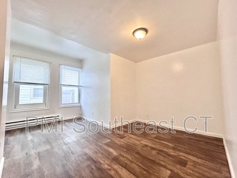 187 Laurel Hill Ave #3 - Photo 4 of 10