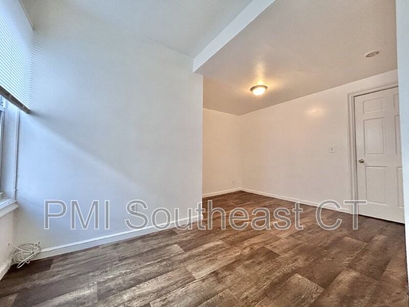 187 Laurel Hill Ave #3 - Photo 6 of 10