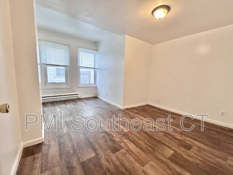187 Laurel Hill Ave #3 - Photo 7 of 10