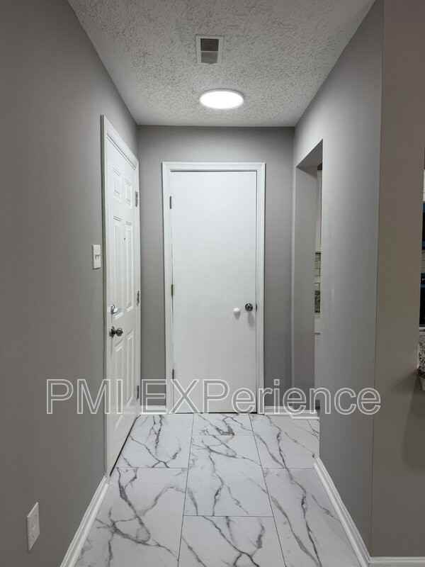2607 Camelback Ln #6 - Photo 2 of 18