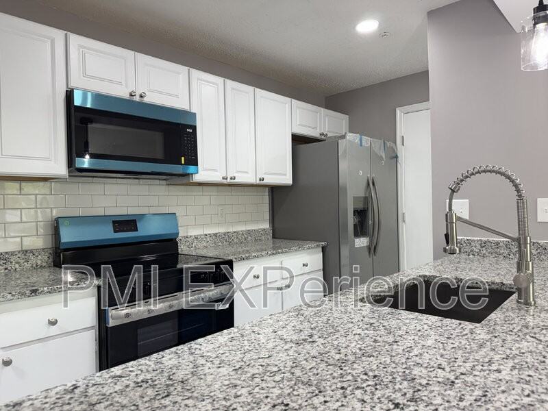 2607 Camelback Ln #6 - Photo 3 of 18