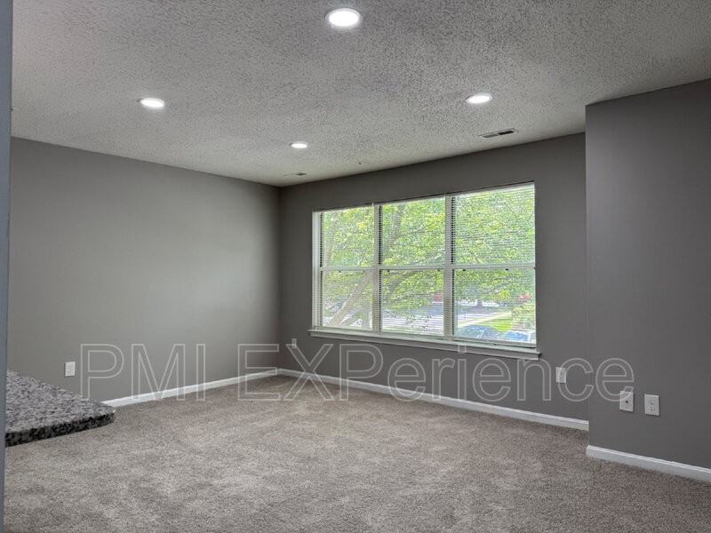 2607 Camelback Ln #6 - Photo 4 of 18