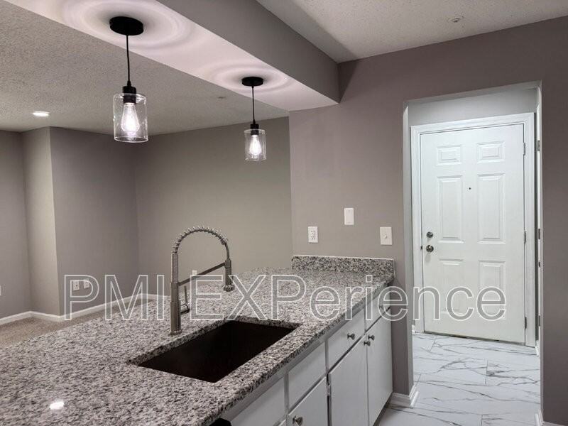 2607 Camelback Ln #6 - Photo 6 of 18