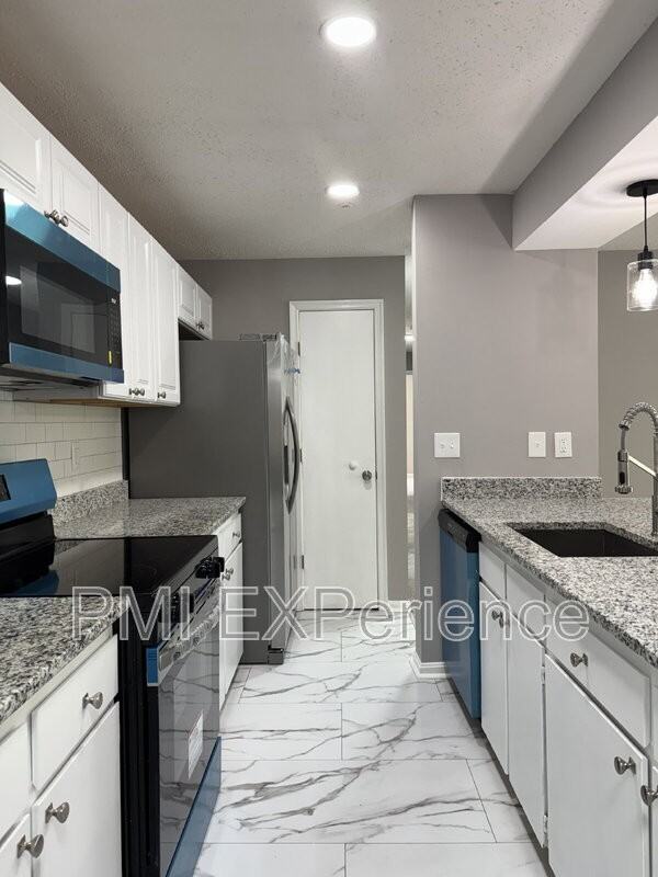 2607 Camelback Ln #6 - Photo 7 of 18