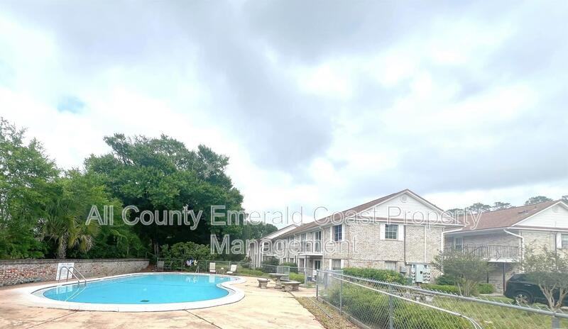 105 Country Club Dr - Photo 2 of 29