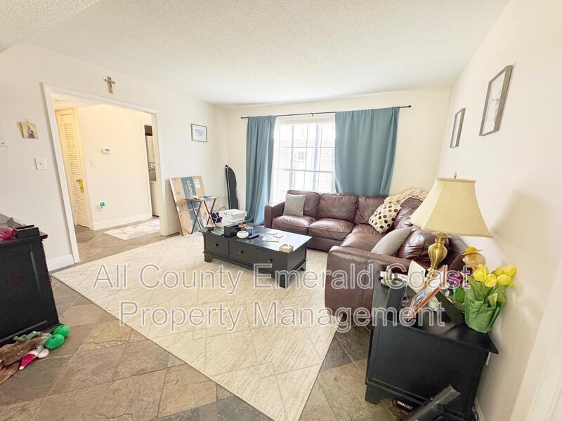 105 Country Club Dr - Photo 4 of 29
