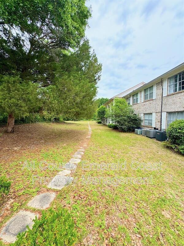 105 Country Club Dr - Photo 6 of 29