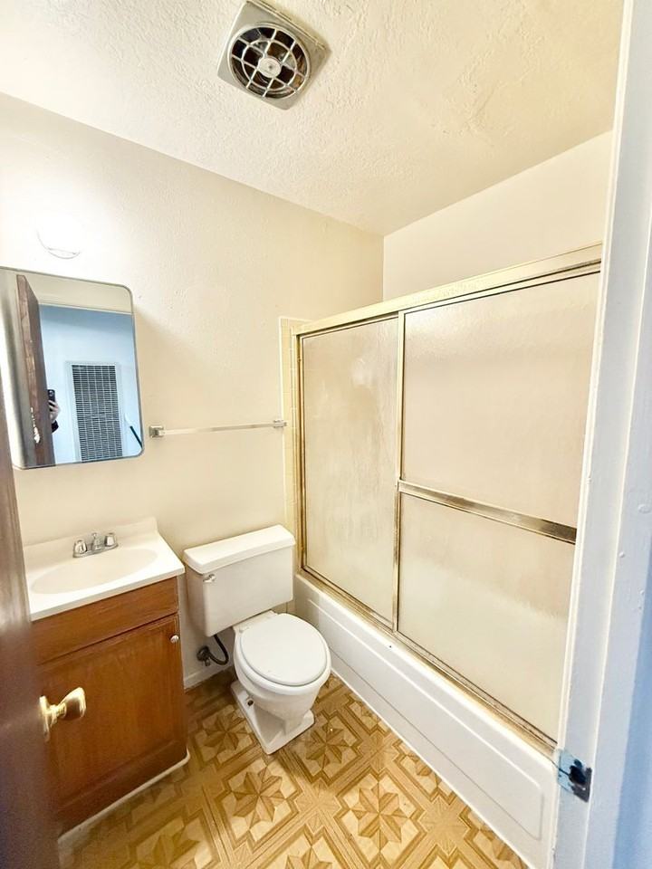 319 General Marshall St NE - Photo 3 of 7